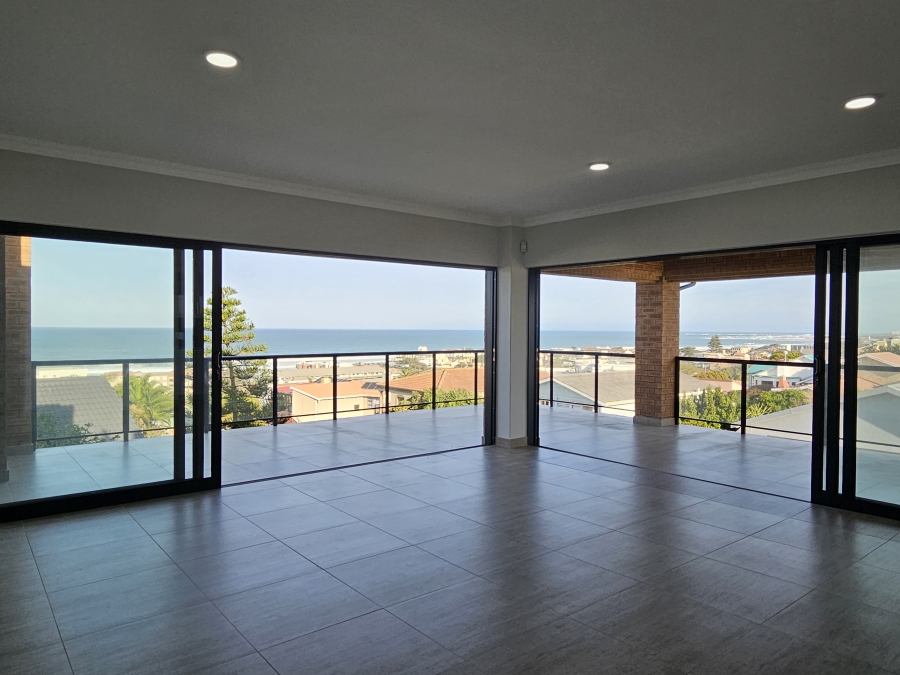 4 Bedroom Property for Sale in Wavecrest Eastern Cape